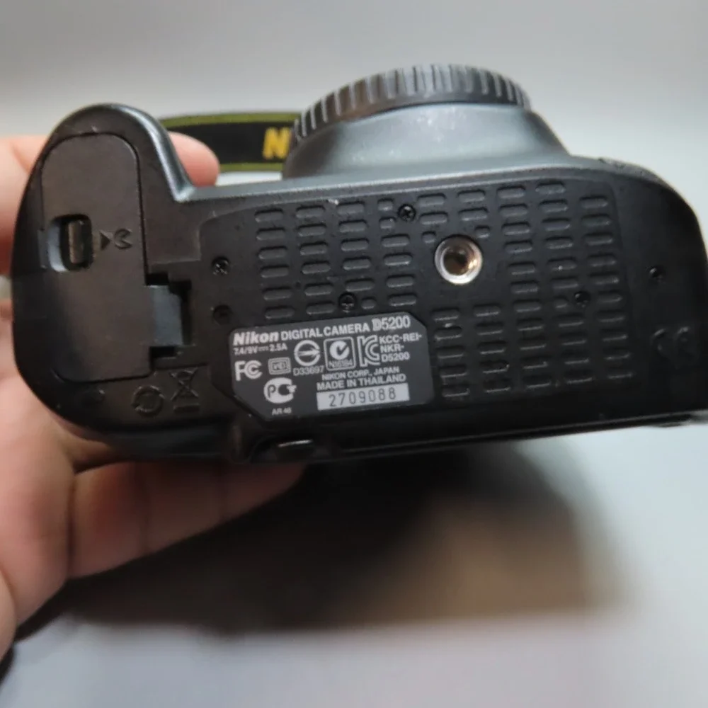 Nikon D5200 24.1MP DSLR Camera Body Only. Very Good‎ Condition
